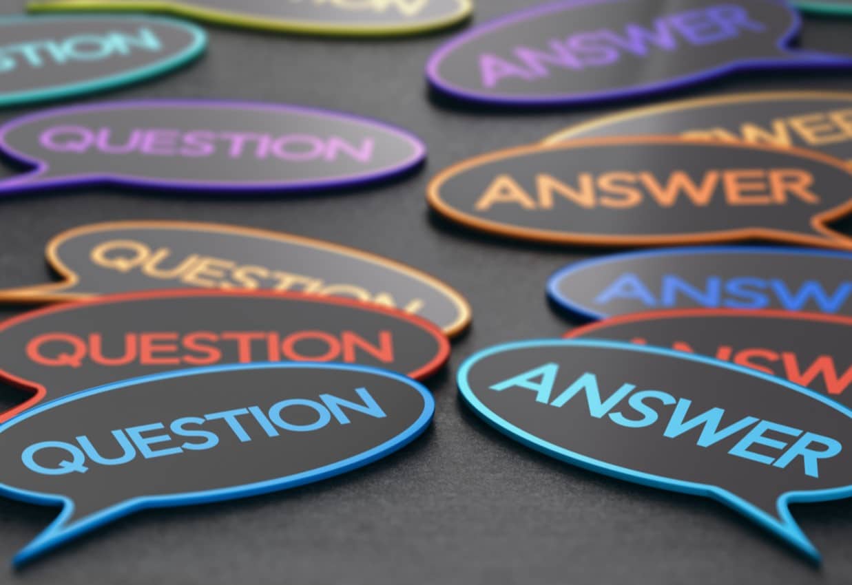 Dominic Alimi , Sprechblasen mit Question Answer