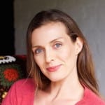 Social Media Manager - Referenz Frau mit rosa Shirt