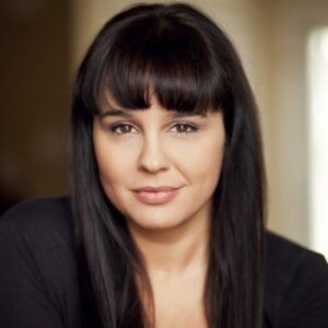 Referenz Daniela - Frau mit schwarzen Haaren